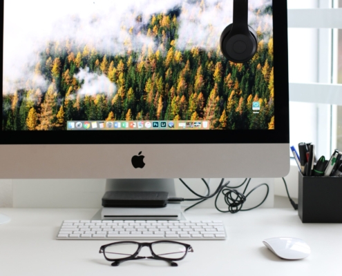 Free Turned on Silver Imac With Might Mouse and Keyboard Stock Photo